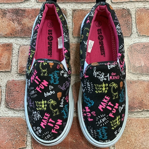 Girls slip on sneakers. Size 3 - Picture 2 of 8